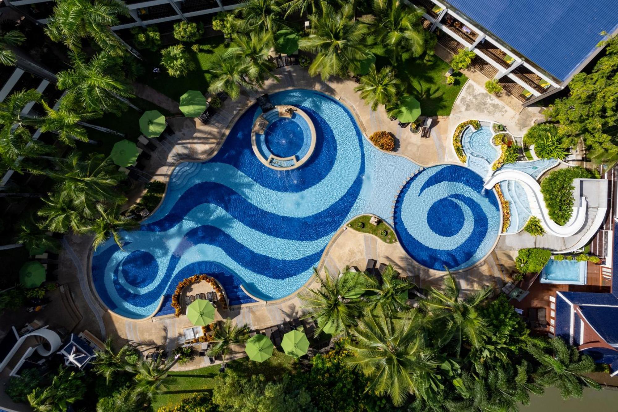 Siam Bayshore Resort Pattaya Exterior photo Aerial view of the pool