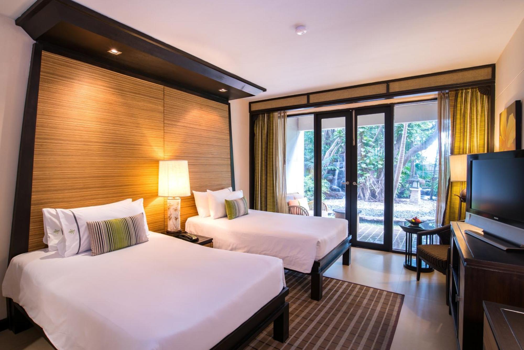 Siam Bayshore Resort Pattaya Exterior photo Deluxe Pool Access