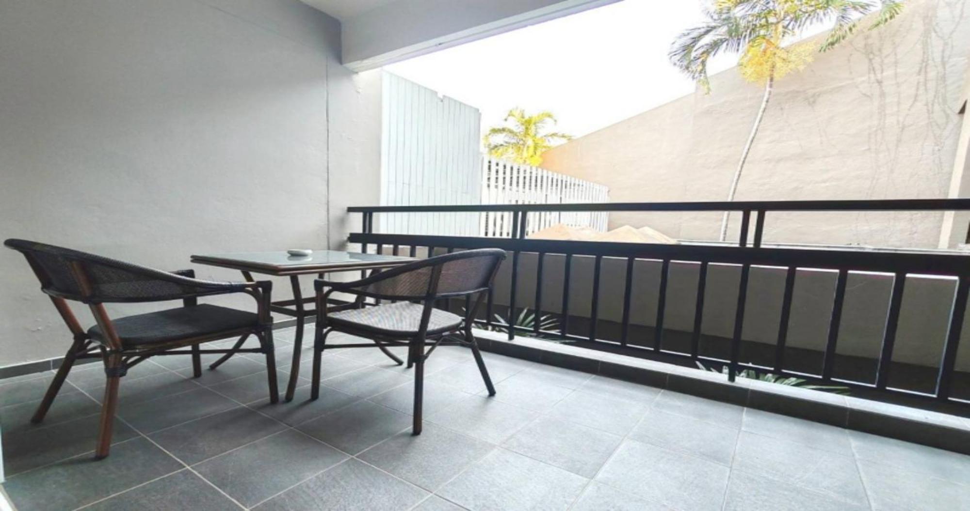 Siam Bayshore Resort Pattaya Exterior photo A balcony