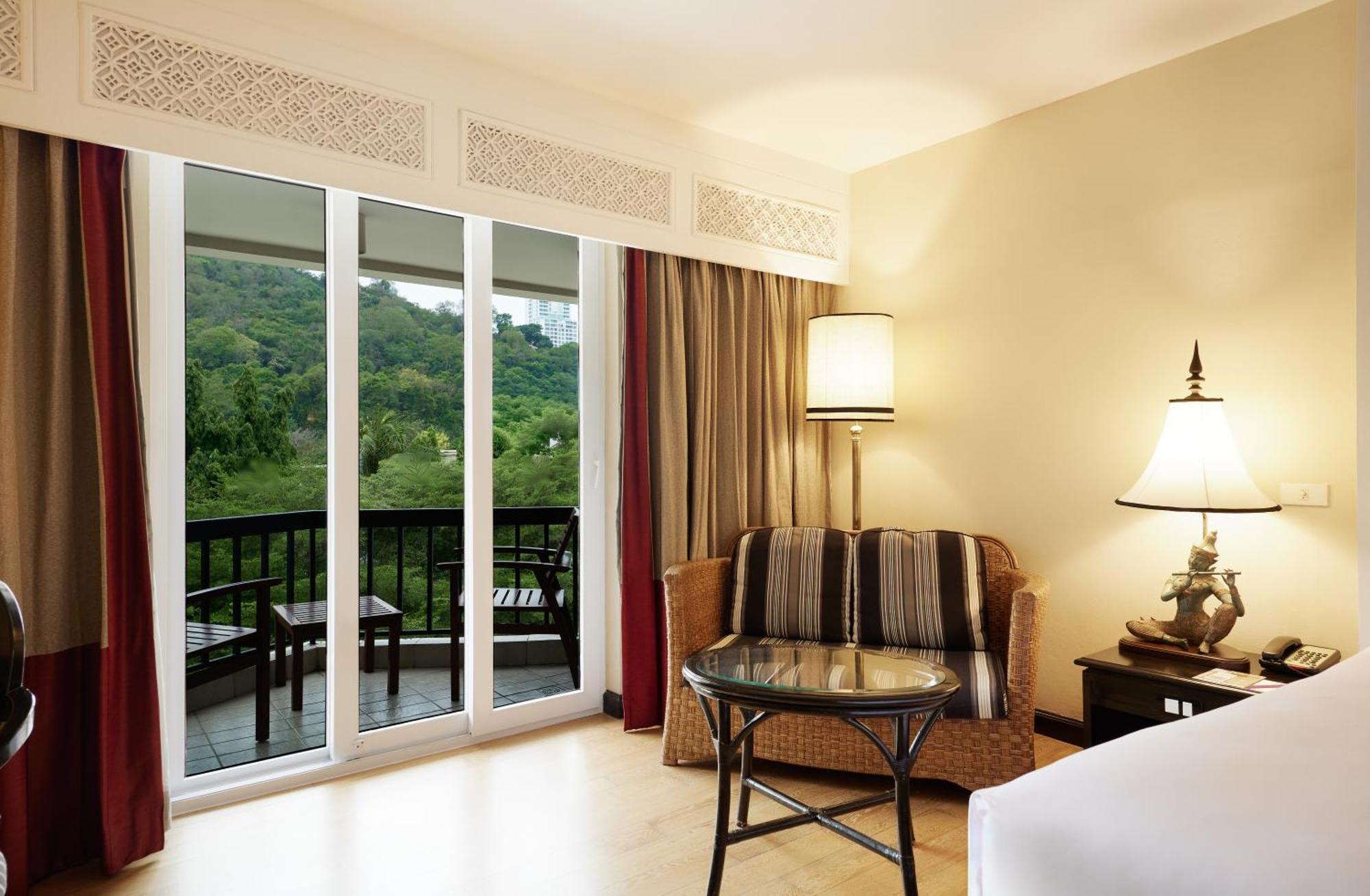 Siam Bayshore Resort Pattaya Exterior photo